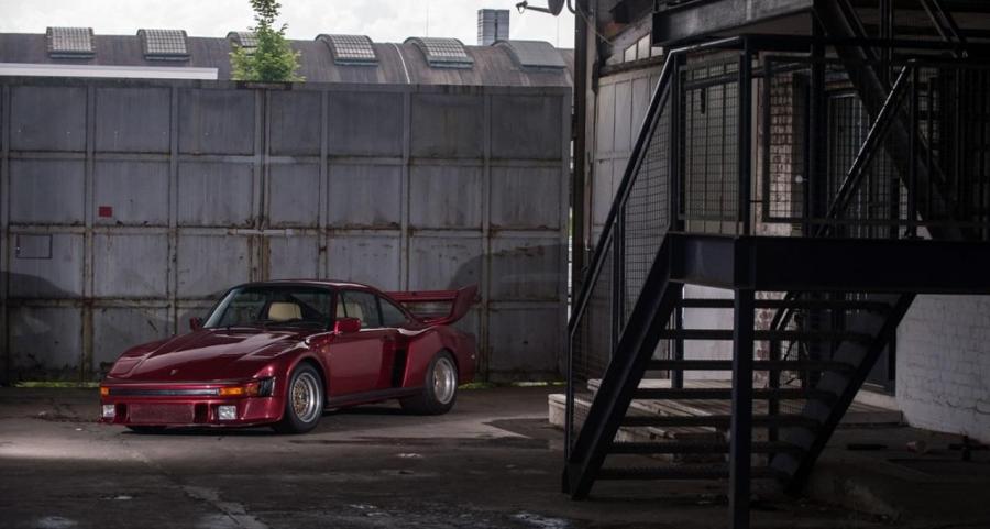  Porsche 935 Street Version 1983 года  (фото 6 из 14)